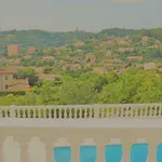 La Terre Des Lauriers 4*