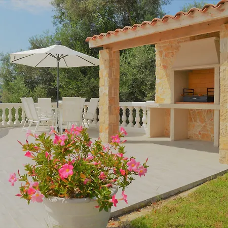 Bed & Breakfast La Terre Des Lauriers 4*