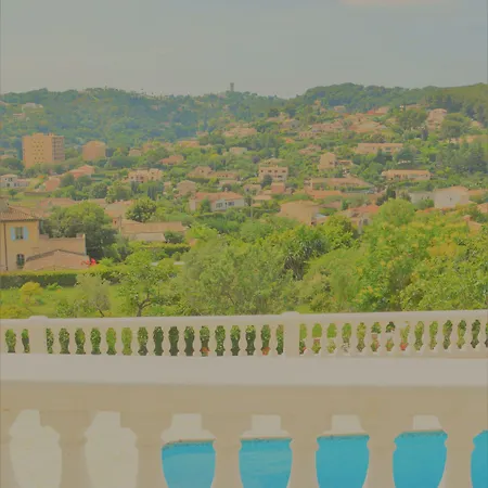 La Terre Des Lauriers 4*