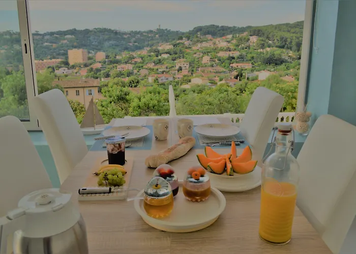 Couette-café La Terre Des Lauriers 4*