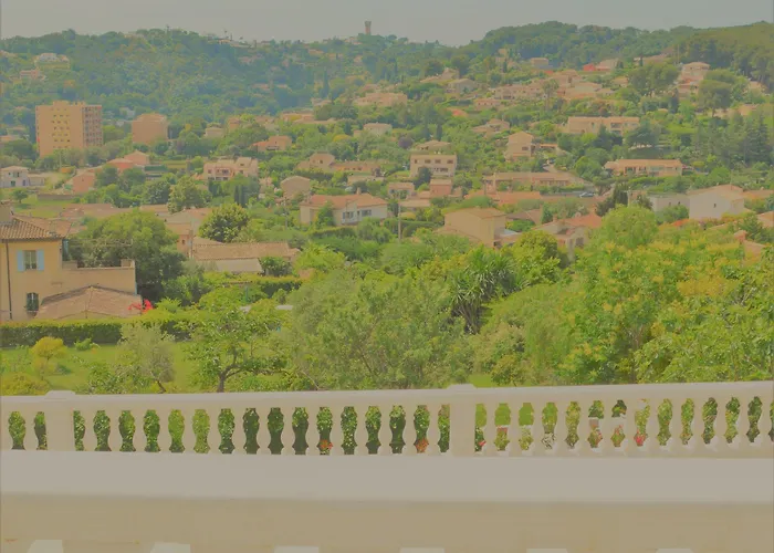 La Terre Des Lauriers 4*