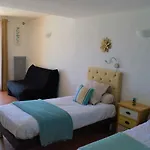 La Terre Des Lauriers Bed & Breakfast 4*