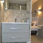 Bed & Breakfast La Terre Des Lauriers 4*