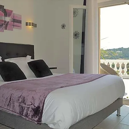 La Terre Des Lauriers Bed & Breakfast