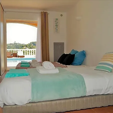 La Terre Des Lauriers Bed & Breakfast