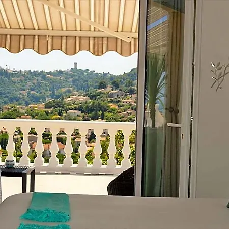 Bed & Breakfast La Terre Des Lauriers 4*