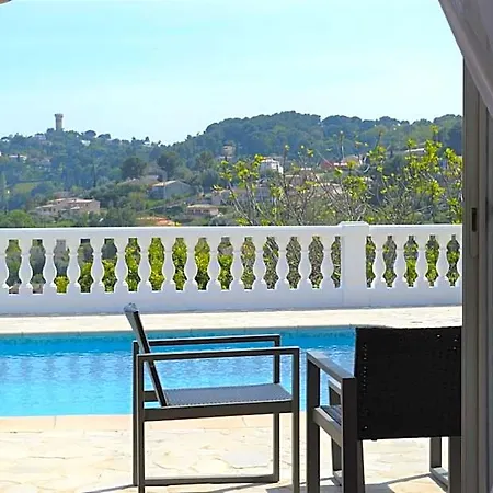 La Terre Des Lauriers Bed & Breakfast 4*