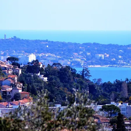 La Terre Des Lauriers فندق مبيت وإفطار