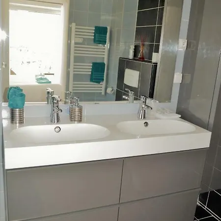 La Terre Des Lauriers Bed & Breakfast 3*
