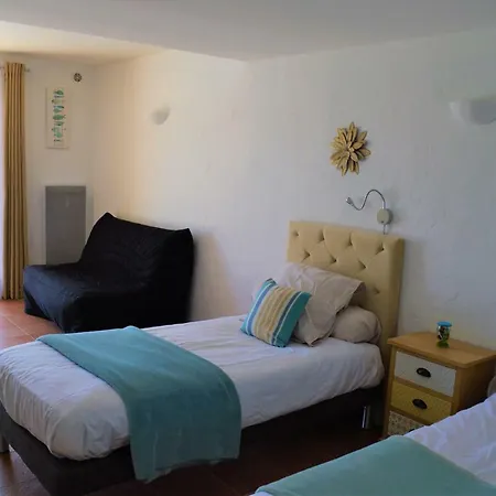 La Terre Des Lauriers Bed & Breakfast 3*