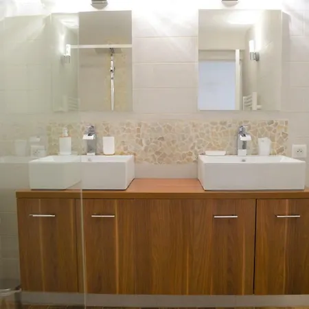 Bed & Breakfast La Terre Des Lauriers 3*