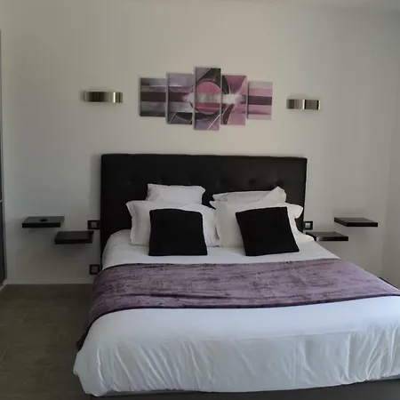 Bed & Breakfast La Terre Des Lauriers 3*