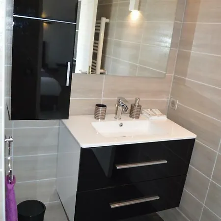 La Terre Des Lauriers Bed & Breakfast 3*