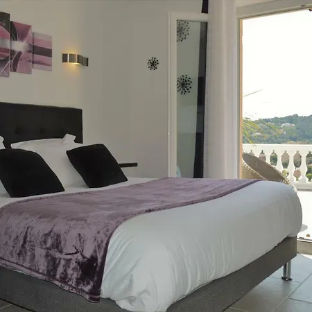 La Terre Des Lauriers فندق مبيت وإفطار 3*
