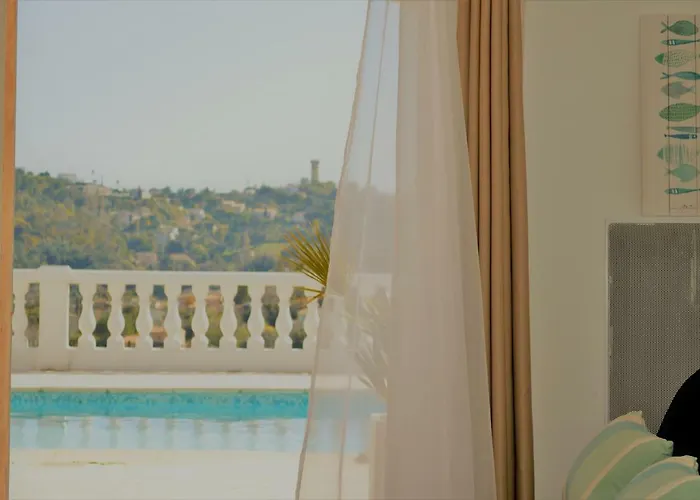 Oda ve Kahvaltı La Terre Des Lauriers